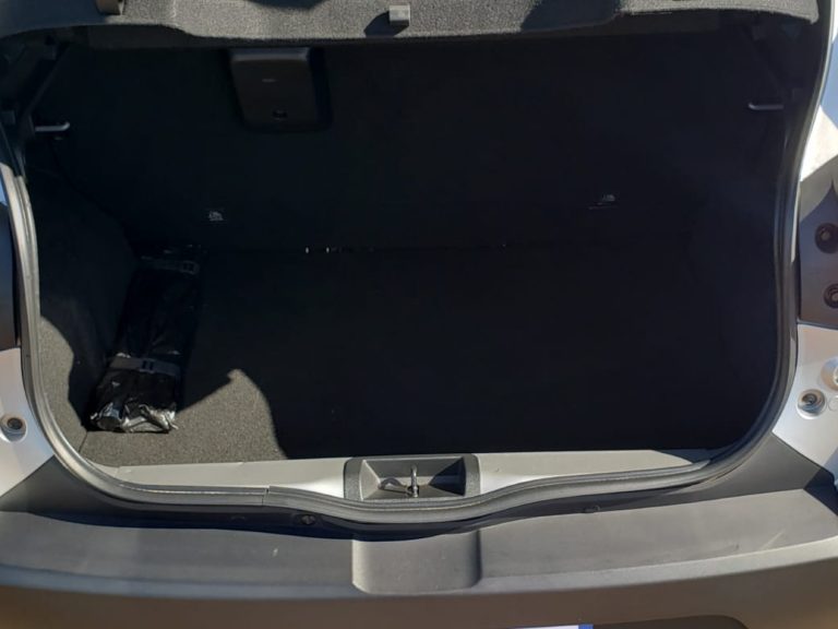 rw-carros-kwid-outsider-foto-12